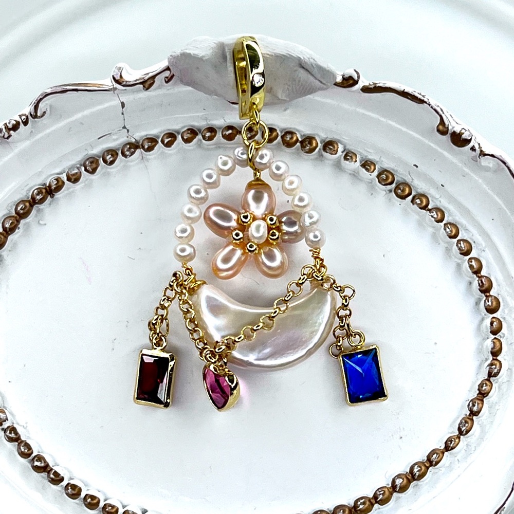 Handmade Freshwater Half Moon 🌙 Pearl Flower Purse 👛 Detachable Crystal Pendant
